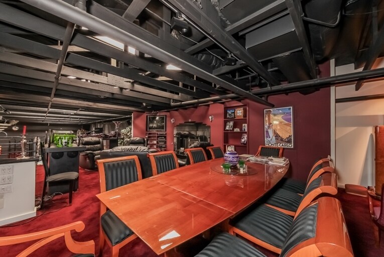 More Photos Of 611 S Glenwood Pl, Burbank Showroom For Sale