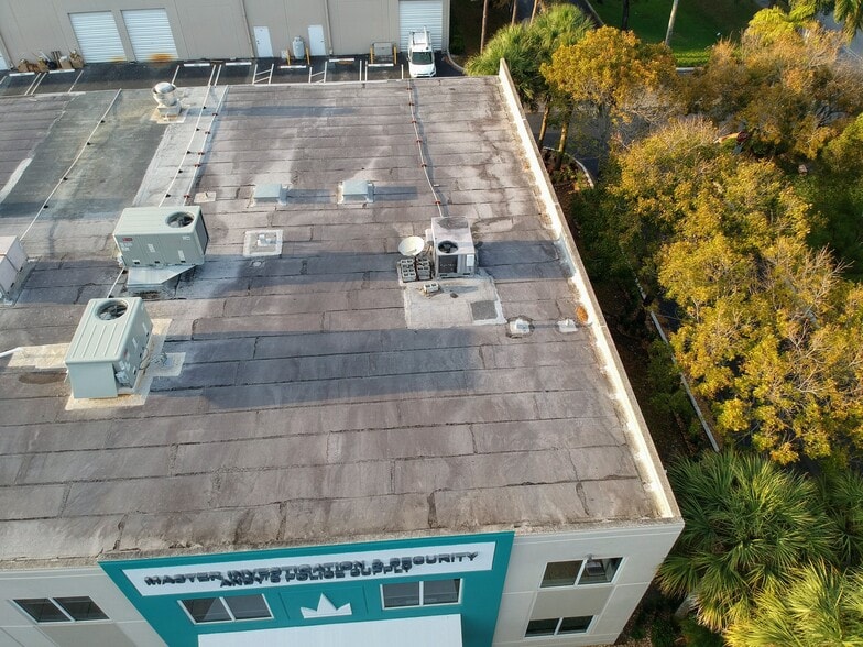 More Photos Of 14000-14046 NW 82nd Ave, Miami Lakes Light Distribution For Lease