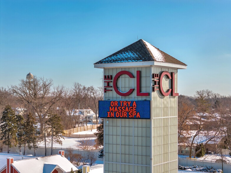 More Photos Of 16W621 S Frontage Rd, Willowbrook Hotel For Sale