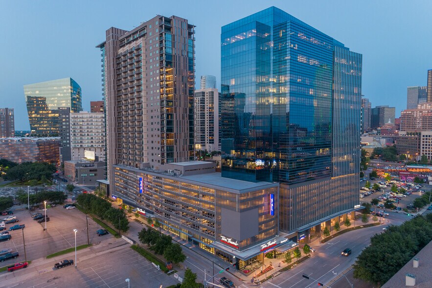 More Photos Of 2300 N Field St, Dallas Office For Lease