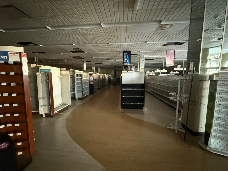 More Photos Of 350 Niagara St, Buffalo Drugstore For Lease