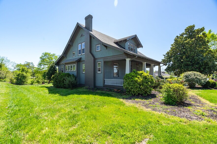 More Photos Of 206 E Main St, Jamestown Office For Sale