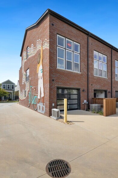 More Photos Of 437 SW B St, Bentonville Apartments For Lease