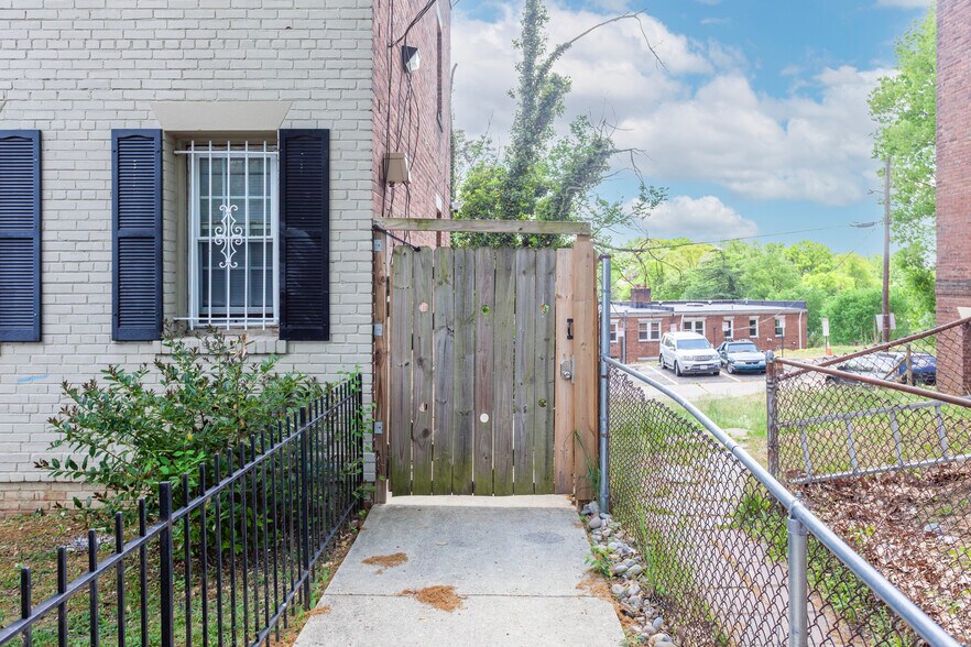 More Photos Of 2859 Denver St SE, Washington Apartments For Sale