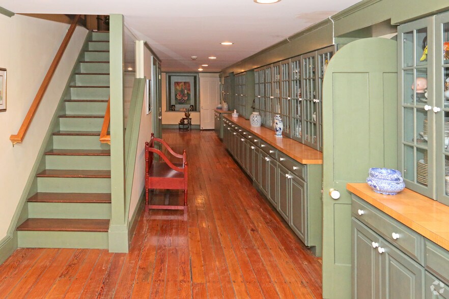 More Photos Of 12 Glenwood Rd, Roslyn Specialty For Sale