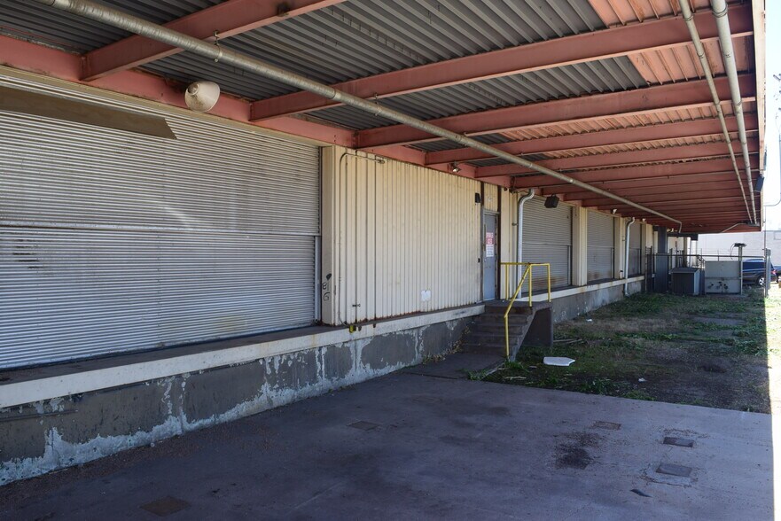 More Photos Of 5200 E Smith Rd, Denver Manufacturing For Lease
