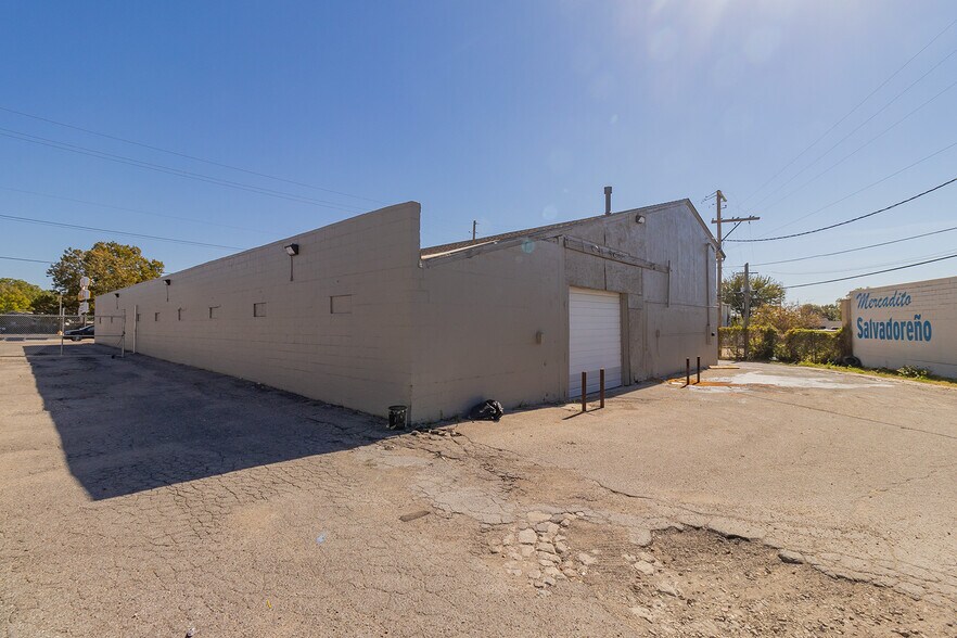 More Photos Of 1627 S Hillside St, Wichita Freestanding For Sale