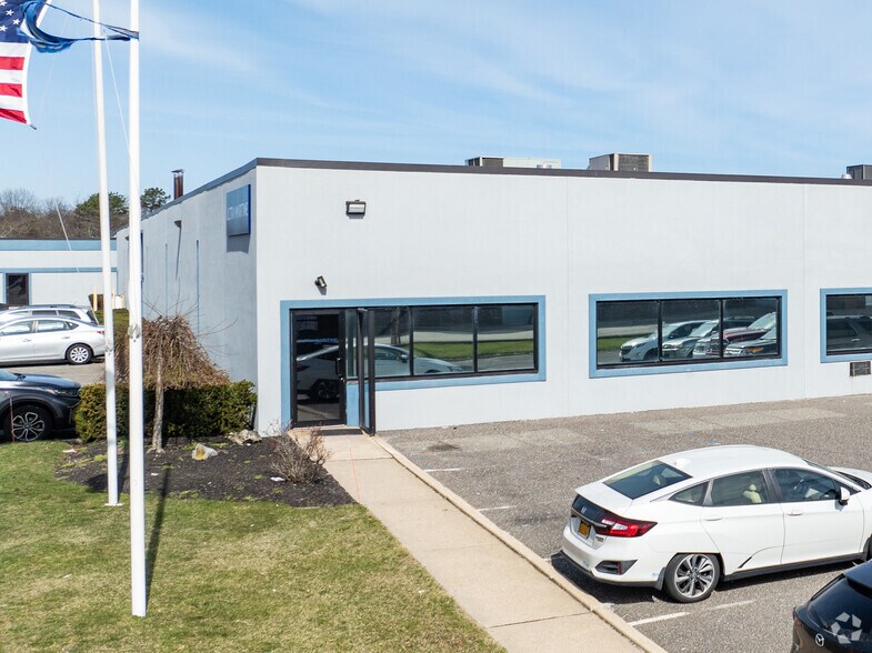 More Photos Of 95 Horseblock Rd, Yaphank Light Distribution For Lease