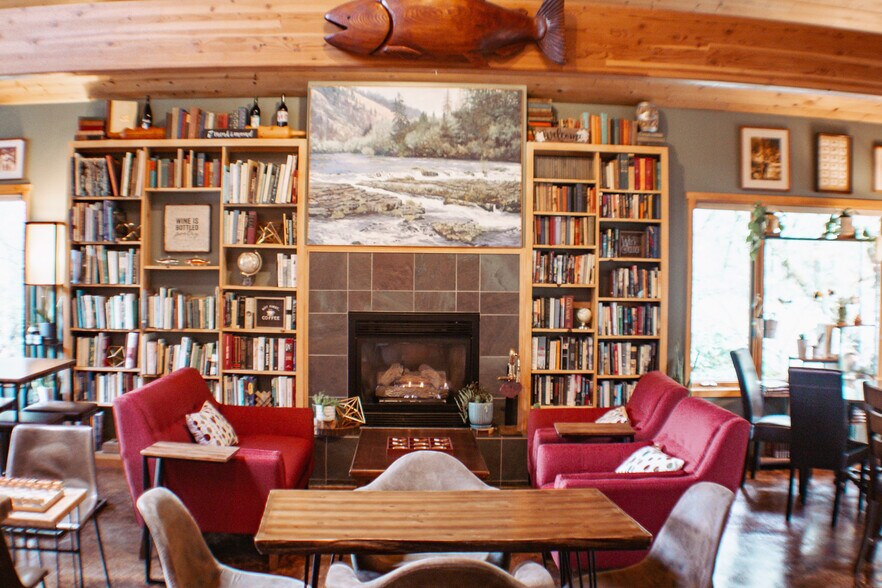 More Photos Of 42705 N Umpqua Hwy, Idleyld Park Hotel For Sale