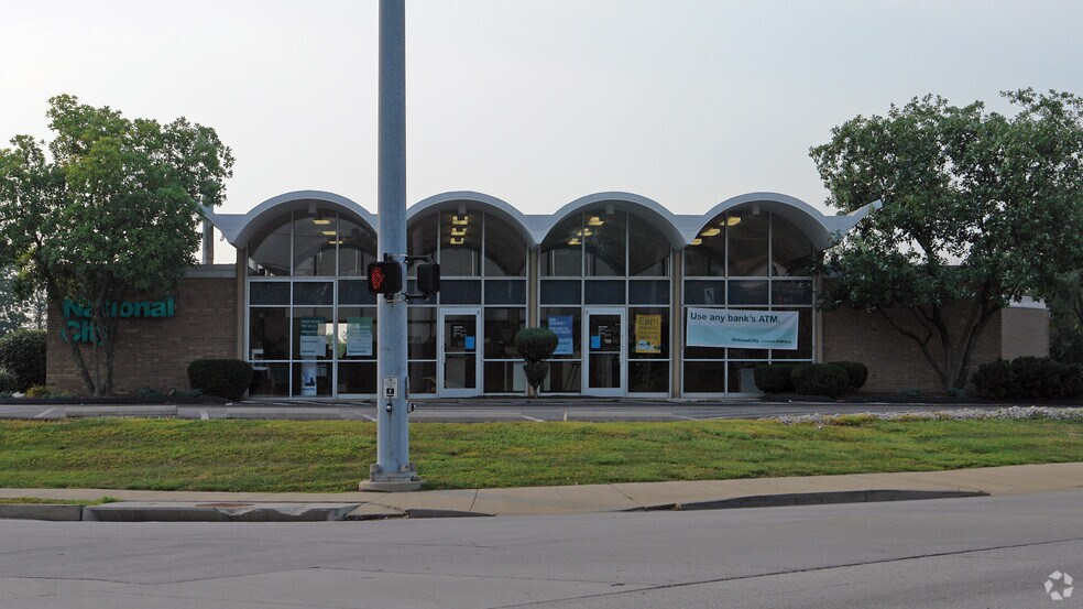 More Photos Of 8210 E Main St, Alexandria Bank For Sale