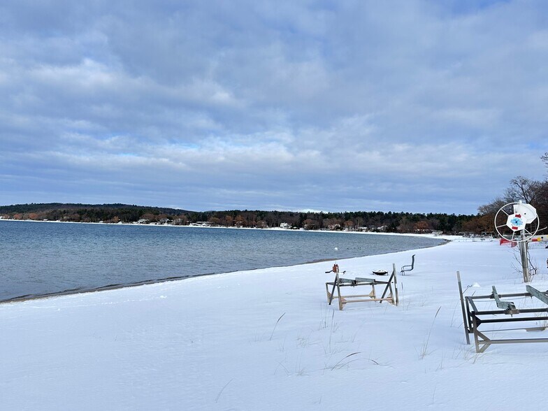 More Photos Of 841 E Front St, Traverse City Hotel For Sale