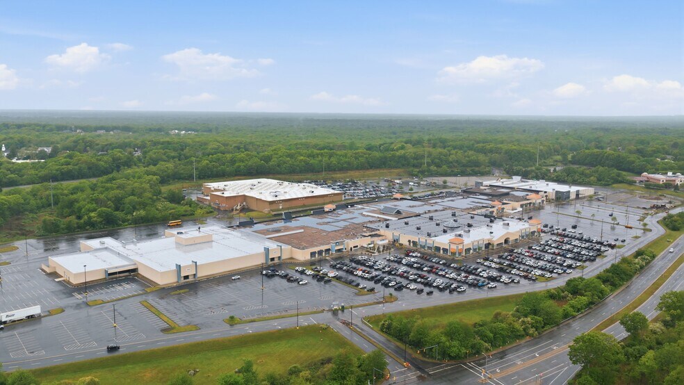 More Photos Of 262 Swansea Mall Dr, Swansea Unknown For Lease