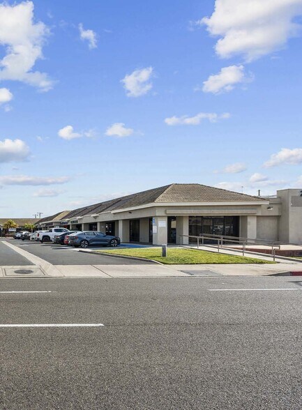 More Photos Of 2000 Harbor Blvd, Costa Mesa Storefront Retail Office For Lease
