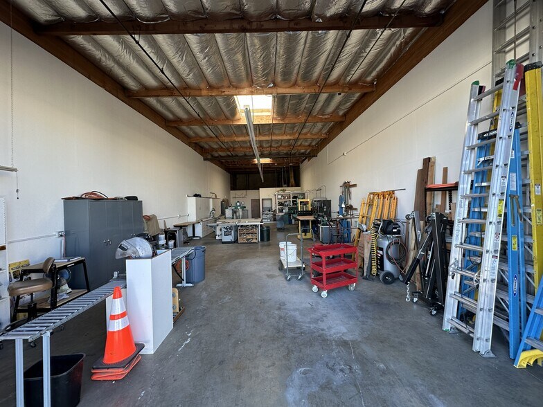 More Photos Of 1050 Pioneer Way, El Cajon Warehouse For Lease