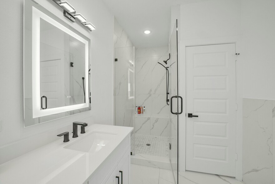 More Photos Of 316 Thornton Rd, Houston Apartments For Sale