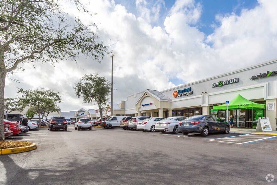 Primary Photo Of 2414-2490 W 60th St, Hialeah Supermarket For Lease