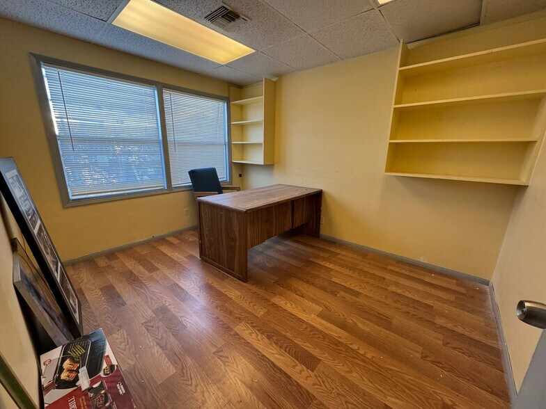 More Photos Of 7049 Owensmouth Ave, Canoga Park Medical For Lease