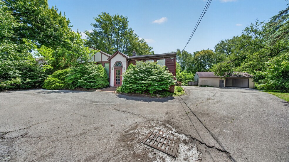 More Photos Of 29369 Lorain Rd, North Olmsted Flex For Sale