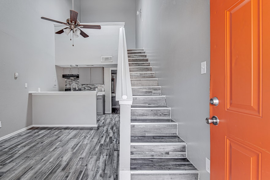 More Photos Of 711 Grand Ct, Arlington Apartments For Sale