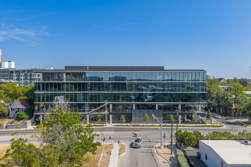 More Photos Of 924 E 7th St, Austin Office For Sale