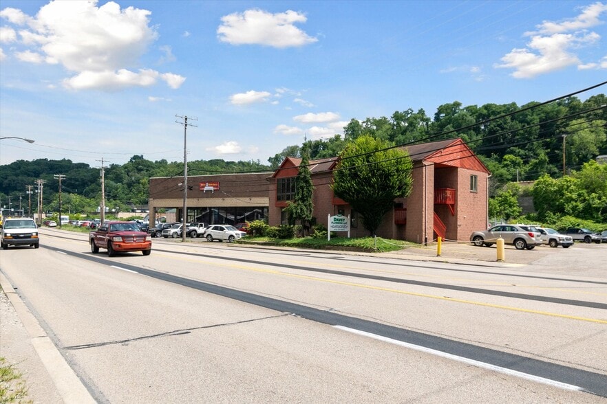 More Photos Of 1641 Saw Mill Run Blvd, Pittsburgh Flex For Sale