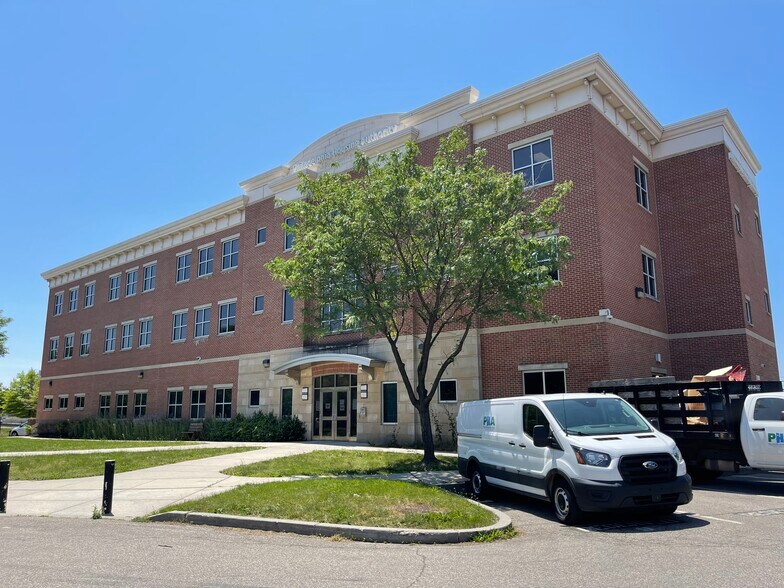 More Photos Of 1800 S 32nd St, Philadelphia Office For Sale