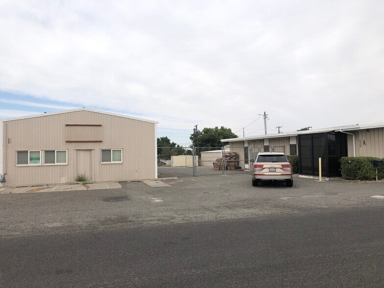 More Photos Of 536 W Deschutes Ave, Kennewick Warehouse For Sale