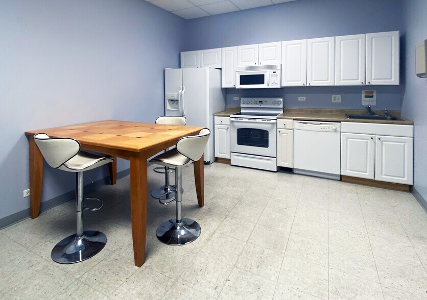 More Photos Of 4958 N Milwaukee Ave, Chicago Office Residential For Lease