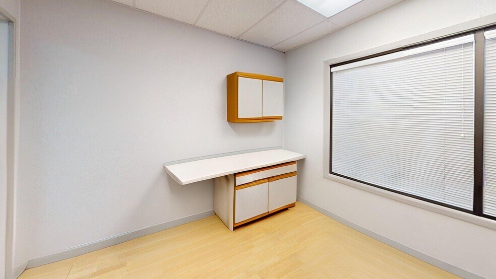 More Photos Of 11719-11725 Whisper Valley St, San Antonio Office For Lease