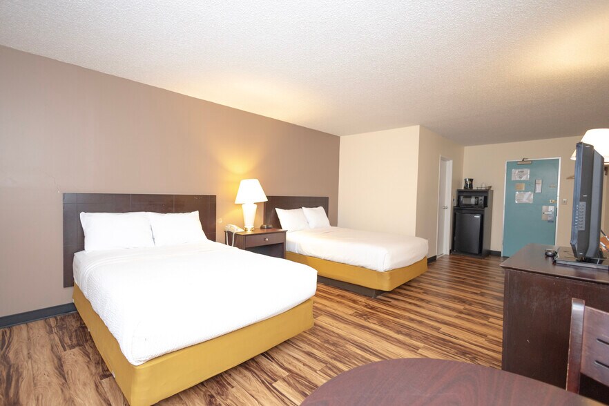 More Photos Of 14043 Brookpark Rd, Brook Park Hotel For Sale