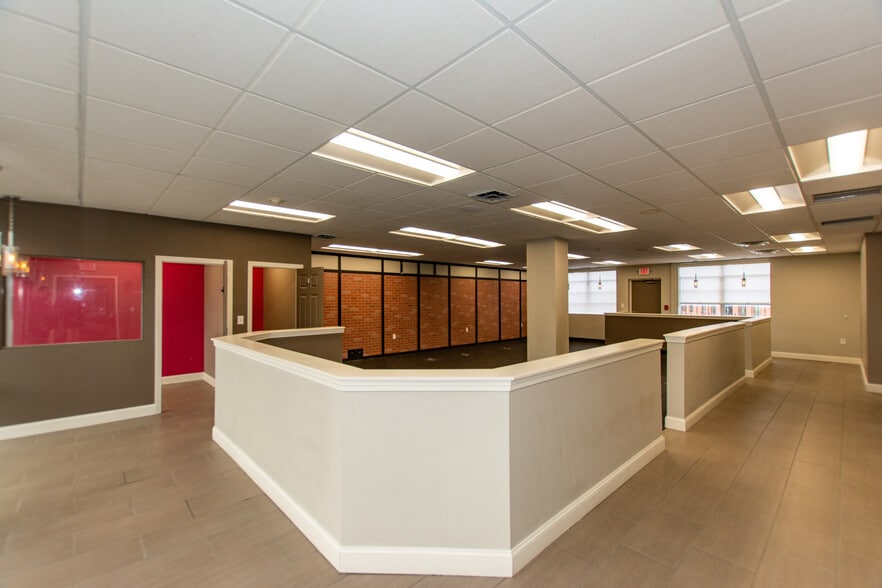 More Photos Of 33 Highland Ave, Needham Storefront For Lease