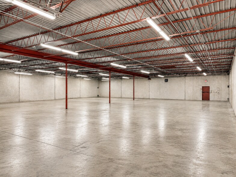 More Photos Of 3911 Woodbury Dr, Austin Warehouse For Lease