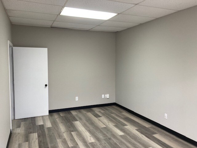 More Photos Of 1700-1708 Kelley Ave, Kissimmee Warehouse For Lease