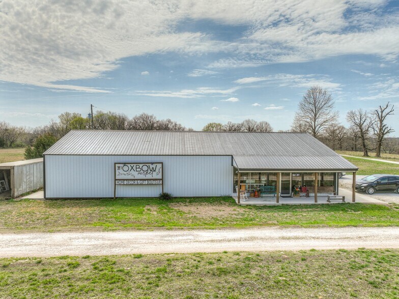 Primary Photo Of 8637 Oxbow Ln, Neosho Storefront Retail Residential For Sale