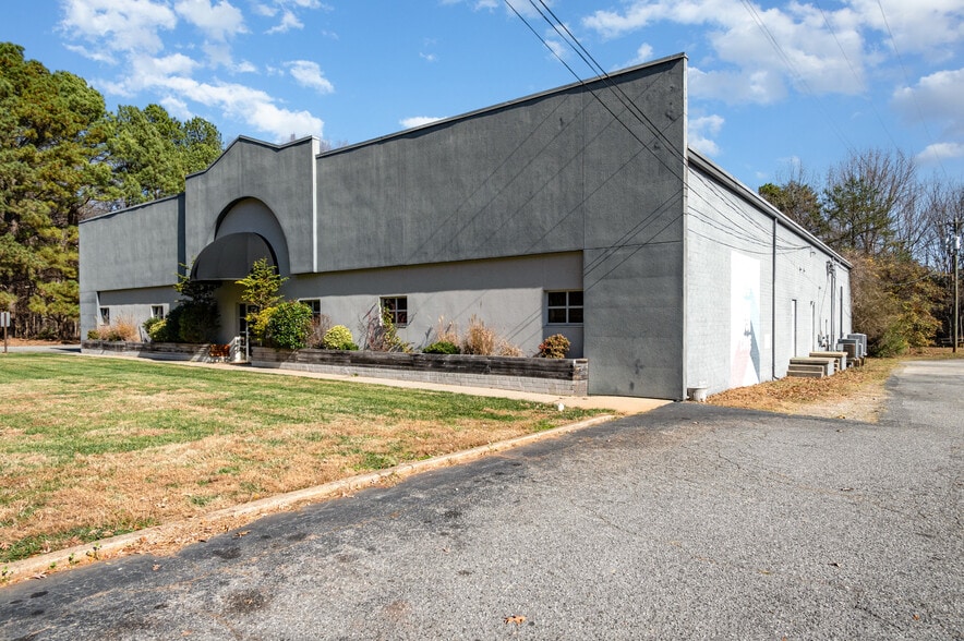 More Photos Of 3718 Old Battleground Rd, Greensboro Flex For Sale