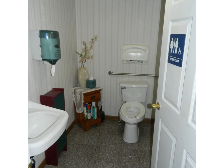 More Photos Of 2345 Biehn St, Klamath Falls Healthcare For Sale