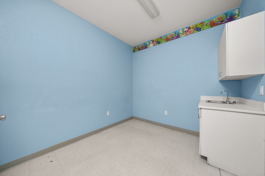 More Photos Of 401 W Interlake Blvd, Lake Placid Office For Sale