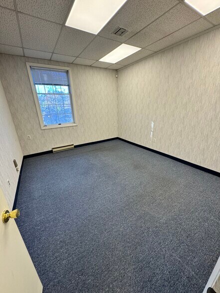 More Photos Of 353 Centerville Rd, Warwick Office For Lease