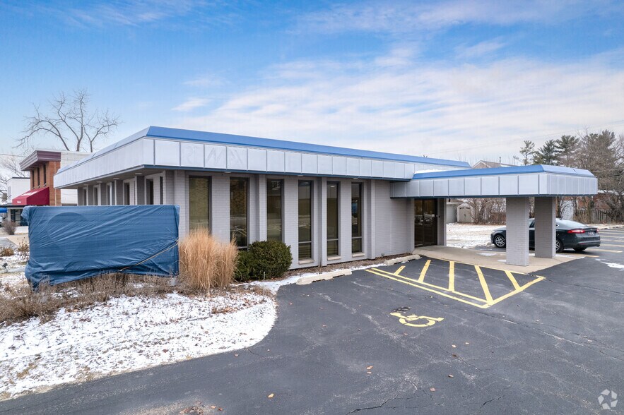 Primary Photo Of 306 W Northwest Hwy, Barrington Office For Lease