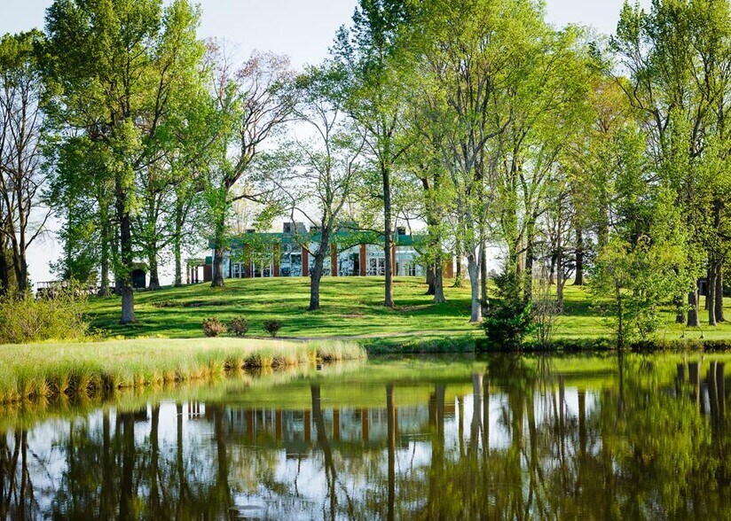 Primary Photo Of 36 Wedgewood Dr, Farmville Golf Course Driving Range For Sale