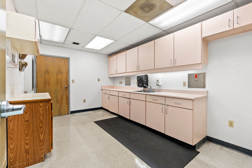 More Photos Of 315 Gill Ave, Knoxville Medical For Lease