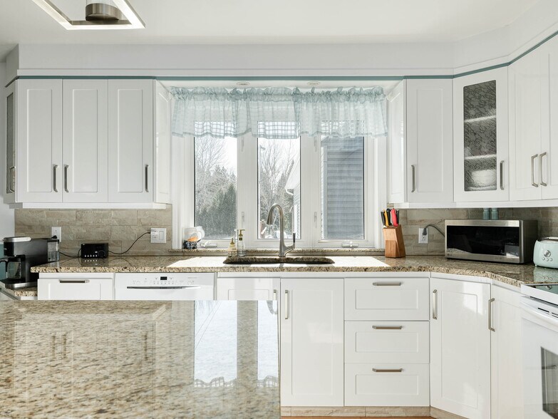 More Photos Of 1879-1881 Ch De Sainte-Flore, Shawinigan Healthcare For Sale