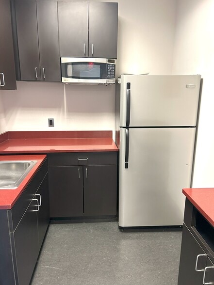 More Photos Of 43766 Trade Center Pl, Sterling Light Manufacturing For Sale