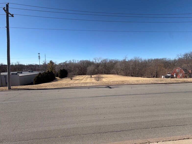 More Photos Of 2020 E Locust St, Davenport Freestanding For Sale