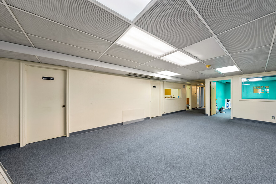 More Photos Of 655 W Umpqua St, Roseburg Radio TVTransmission Facilities For Sale