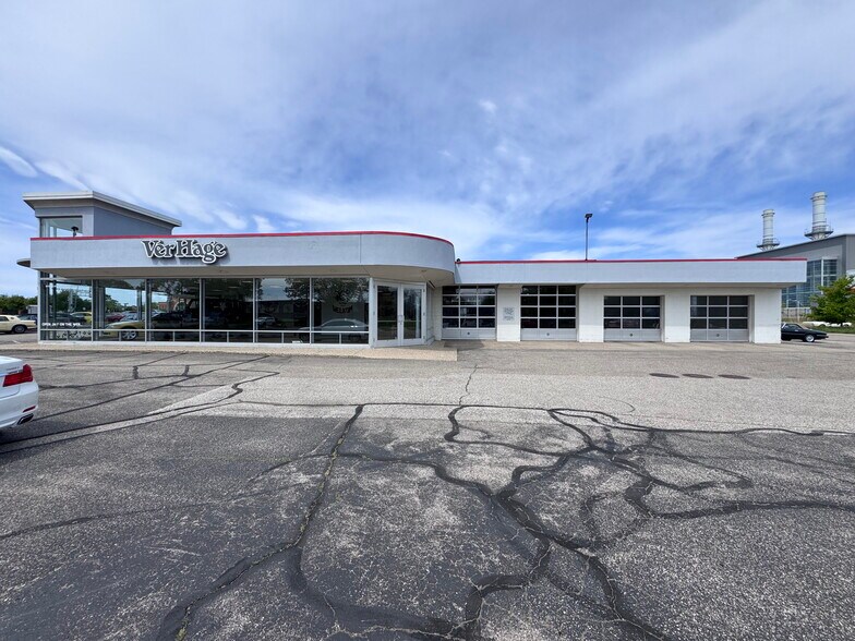 More Photos Of 343 E 8th St, Holland Showroom For Sale