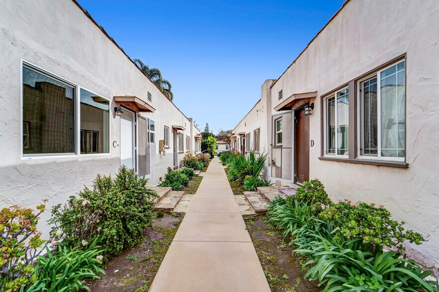 More Photos Of 2122 20th St, Santa Monica Apartments For Sale