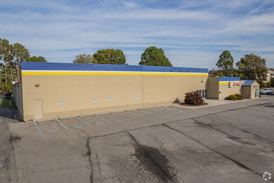 More Photos Of 2854-2886 Airline Blvd, Portsmouth Unknown For Lease