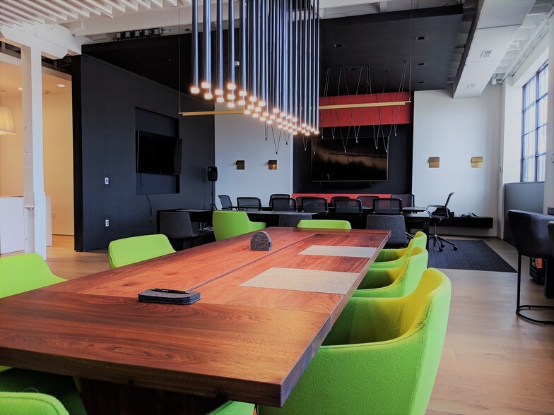 More Photos Of 333 W Ostend St, Baltimore Office For Lease