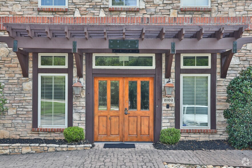 More Photos Of 68 Pointe Cir, Greenville Office For Lease